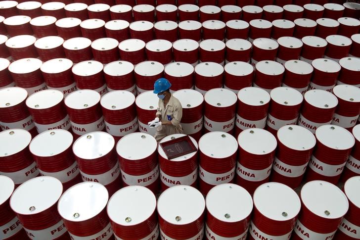 © Reuters.  原油周评：五大利空压顶，油价创近十周最大单周跌幅